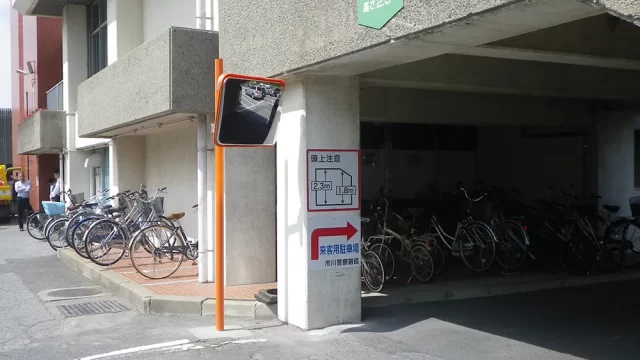 カーブミラー
